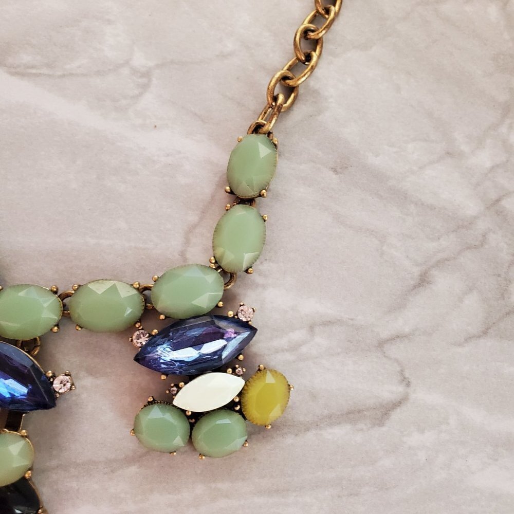 ✨ J.Crew Blue Green Rhinestones Crystals Cluster Statement Necklace ✨ - Picture 5 of 13